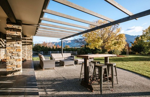 Wanaka Villa | Beacon Point Retreat Hosted by NZSIR Luxury Rental Homes