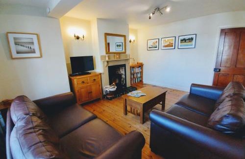 Briston House | Beaconsfield Cottage