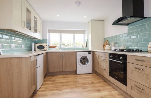 St. Columb Major Cottage | BEAGLE COTTAGE, pet friendly, with a garden in Fraddon