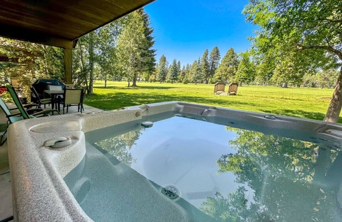 McCall Apartment | Bear Country Retreat