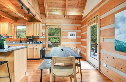 Tryon Cabin | Bear Creek Cabin- 8 mi to TIEC, Sleeps 7 - Pet Friendly