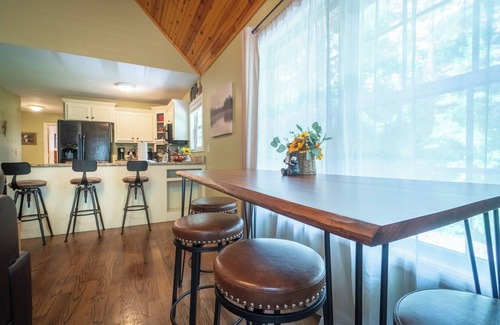 Helen House | Bear Crossing-Private home-Hot Tub-Games-Cozy