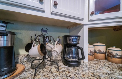 Helen House | Bear Crossing-Private home-Hot Tub-Games-Cozy