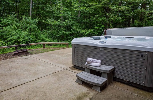Logan Cabin | Bear Fork Lodge by The Inn & Spa at Cedar Falls