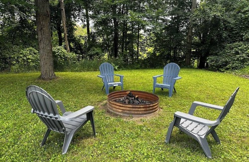 Lake Cabin | Bear Lake | Kayaks, Firepit, Lake Access, Beach