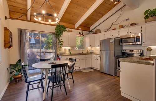 Tahoma Cabin | Bear's Den: 2 BR, 1 BA Cabin or Bungalow in Tahoma, Sleeps 4