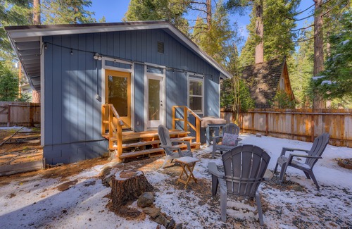 Tahoma Cabin | Bear's Den: 2 BR, 1 BA Cabin or Bungalow in Tahoma, Sleeps 4