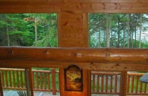 Land O Lakes House | Bear's Den Summary: W