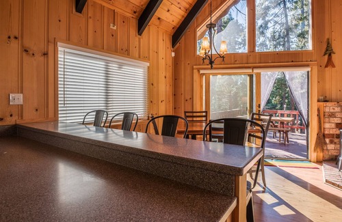 Arnold Ski Chalet | Bear's Outpost- ~ Central Heat!Stay 4 nights, Get 5th night free