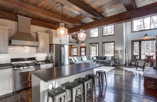 Lead House | Bearded Wonder – Hot tub, shuffleboard, foosball & modern rustic mountain luxury!