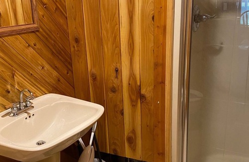 Whipholt Cabin | Bears Den cabin- within walking distance and access of Leech Lake