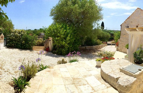 Alberobello Villa | Beatifull Trullo with private stone pool & jacuzzi,WI-FI free -