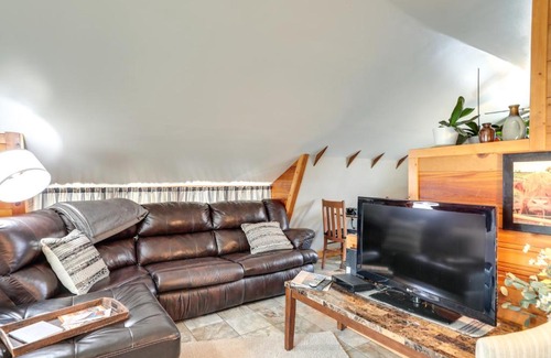 Holmesville Apartment | Beatrice Studio with Fire Pit Near Golf!