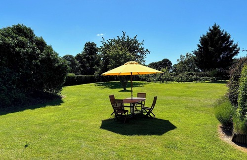 Buais-les-Monts Cottage | Beautiful 17th century cottage in a lovely quiet countryside location