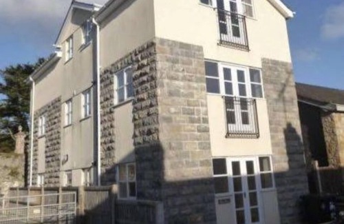 Beaumaris Apartment | Beau Retreat a Quiet Apartment in Beaumaris Ideal for Family Vacations