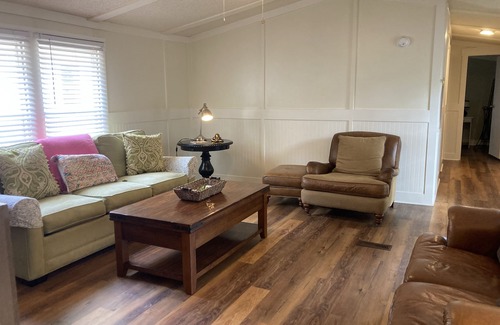 Burton House | Beaufort -Close to Parris Island and Historic Downtown, New Renovation, Sleeps 8