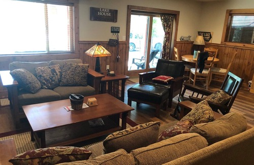 Lake Almanor Country Club House | Beautiful Mountain Cabin
