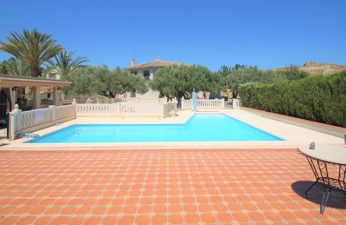 San Vicente del Raspeig Ski Chalet | Beautiful Villa in San Vicente del Raspeig, a quiet location with easy access.