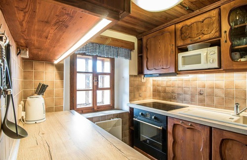 Lanov Villa | Beautiful private villa for 9 guests with WIFI, TV, terrace and pets allowed