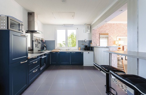 Boyardville House | Beautiful Boyardville House with Heated Pool 900 m from the Beach