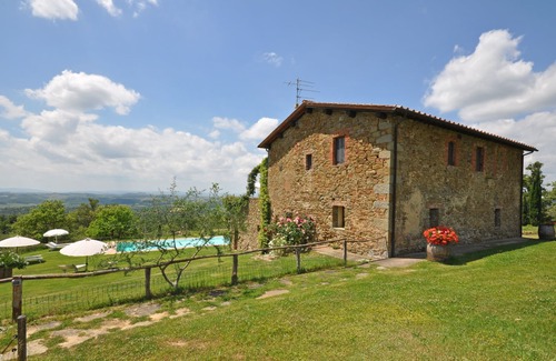 Castelnuovo Berardenga Apartment | Beautiful apartment for 2 people with WIFI, A/C, pool, pets allowed and panoramic view