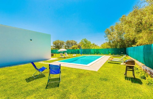 San Vito dei Normanni Villa | Beautiful private villa with A/C, WIFI, pool, TV, veranda, pets allowed and parking, close to Os.