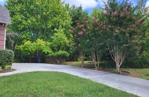 Ashley Oaks House | Beautiful 1 acre 4 bd 3 bath non-smoking homenn