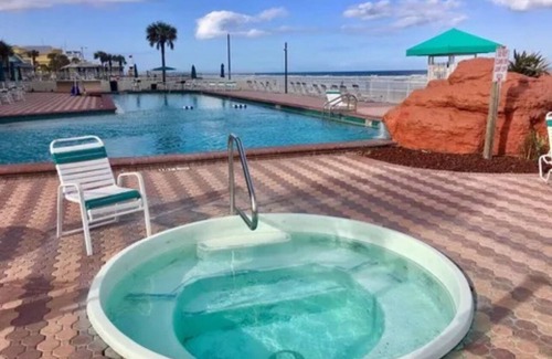 Lenox Park Condo | Beautiful 1-private bedroom ocean front condo in enjoyable Daytona Beach