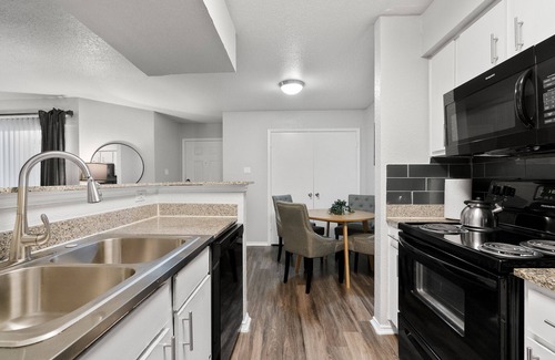 University Hills and Windsor Park Apartment | Beautiful 1BD/1BA in University Hills 5304