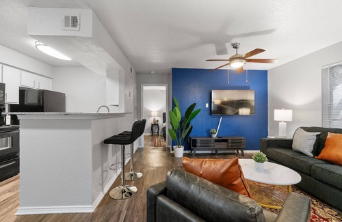 University Hills and Windsor Park Apartment | Beautiful 1BD/1BA in University Hills 5304