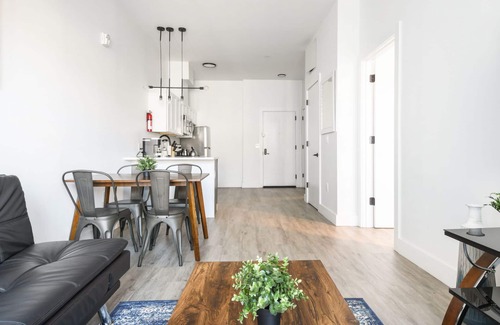 Elizabeth Apartment | Beautiful 1BR Near Airport 9869