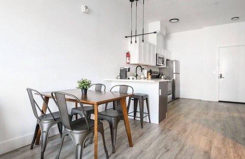 Elizabeth Apartment | Beautiful 1BR Near Airport 9869