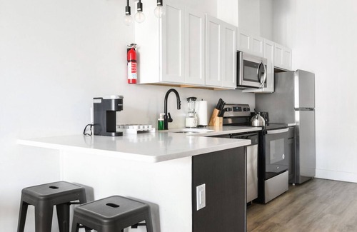 Elizabeth Apartment | Beautiful 1BR next to EWR 2328