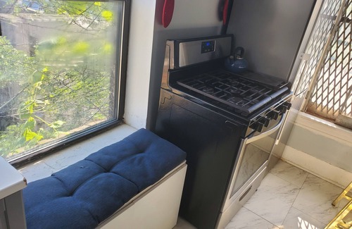 Bedford-Stuyvesant Apartment | Beautiful 2-bdrm apartment in lovely Bklyn- Clinton Hills with WiFi, util. incl.