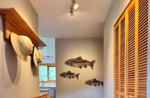 Bowen Island House | Beautiful 2-bdrm home with ocean & sunset views