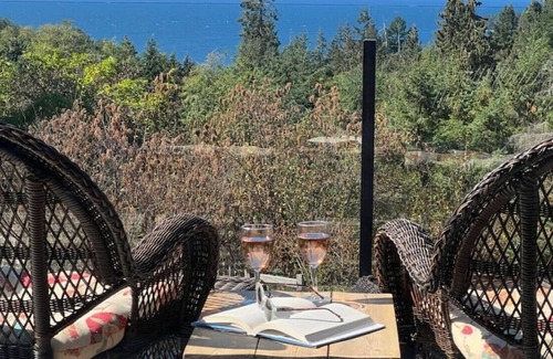 Bowen Island House | Beautiful 2-bdrm home with ocean & sunset views
