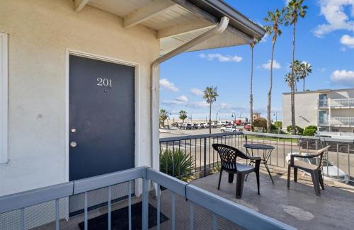 Carpinteria Apartment | Beautiful 2 Bed Beach Condo #201
