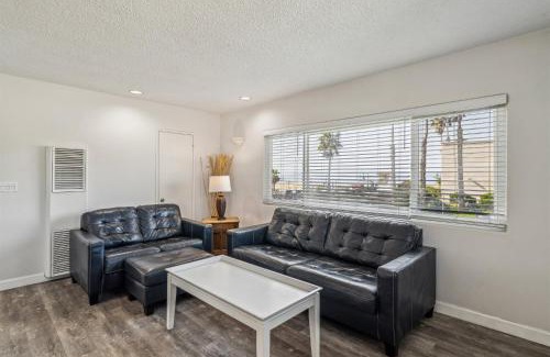 Carpinteria Apartment | Beautiful 2 Bed Beach Condo #201