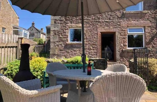 Hurst Green Cottage | Beautiful 2-Bed Cottage in Hurst Green