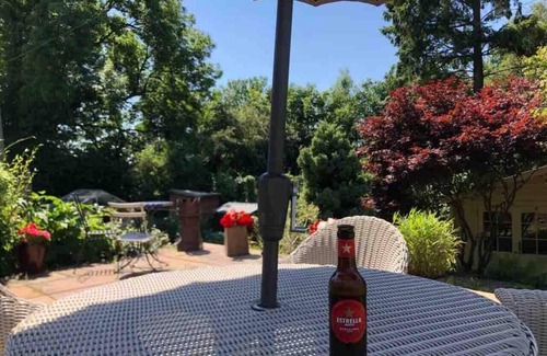 Hurst Green Cottage | Beautiful 2-Bed Cottage in Hurst Green