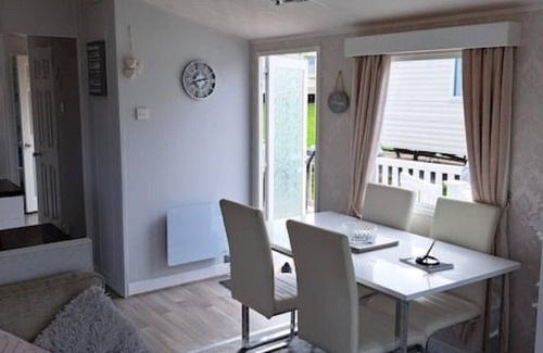 Cowes House | Beautiful 2 Bed Static Caravan, Thorness Bay, Isle of Wight