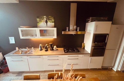 Sint-Gillis Apartment | Beautiful 2-bedroom artist's apartment with all comforts in the heart of Saint-Gilles