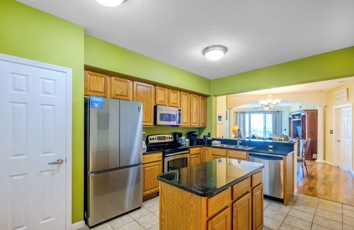 Gulfport Condo | Beautiful 2 Bedroom /2 Bathroom Condo w/Bonus Overlooking the Gulf LT2-403