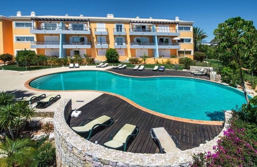 Alfarrobeira Apartment | Beautiful 2 Bedroom Apartment with Sea View near the Golf for 4 People