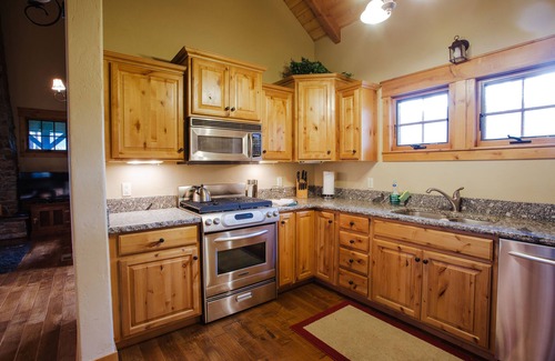 Dover Bay Cabin | Beautiful 2 Bedroom Cabin in Dover Bay/Sandpoint Idaho. Sleeps 7.