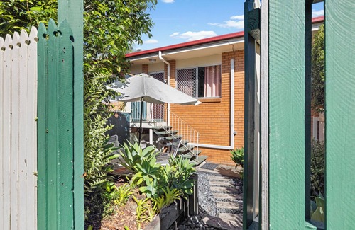 Camp Hill House | Beautiful 2 bedroom unit in prime location!
