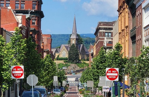 Cumberland Apartment | Beautiful 2-bedroom apartment in quaint Cumberland with WiFi, AC