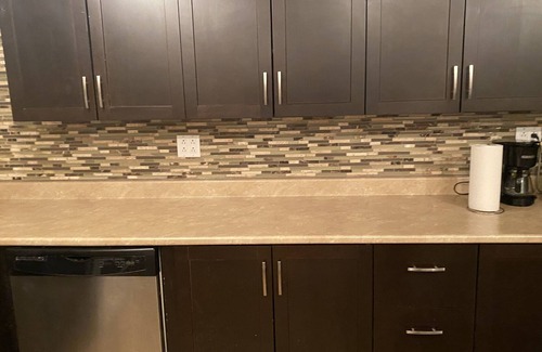 Laval Apartment | Beautiful 2 beds/1bath - 2 mins from Montreal - apartment in the heart of laval!