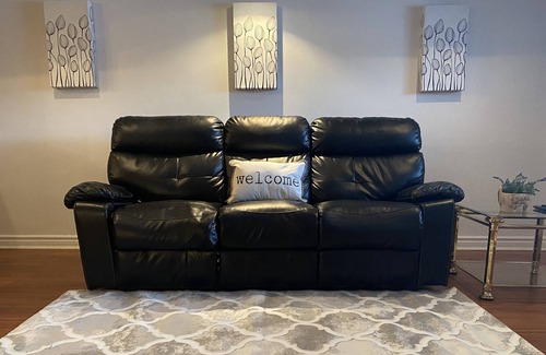 Laval Apartment | Beautiful 2 beds/1bath - 2 mins from Montreal - apartment in the heart of laval!
