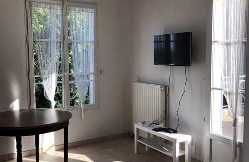 Brueil en Vexin Apartment | Beautiful 2 room apartment with private terrace and beautiful view over the countryside.